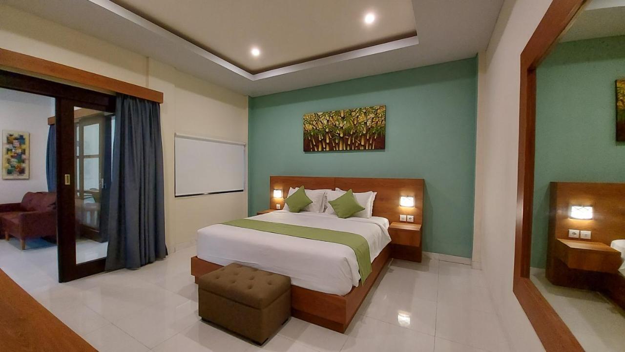 Hotel The New Moon Seminyak Esterno foto