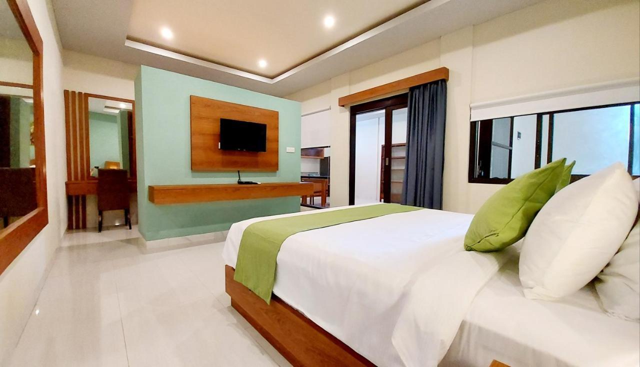 Hotel The New Moon Seminyak Esterno foto
