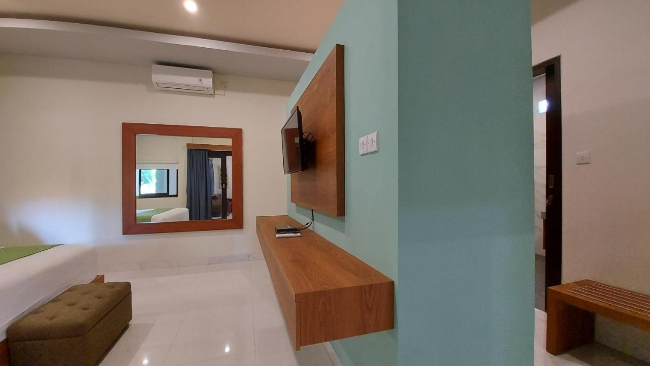 Hotel The New Moon Seminyak Esterno foto