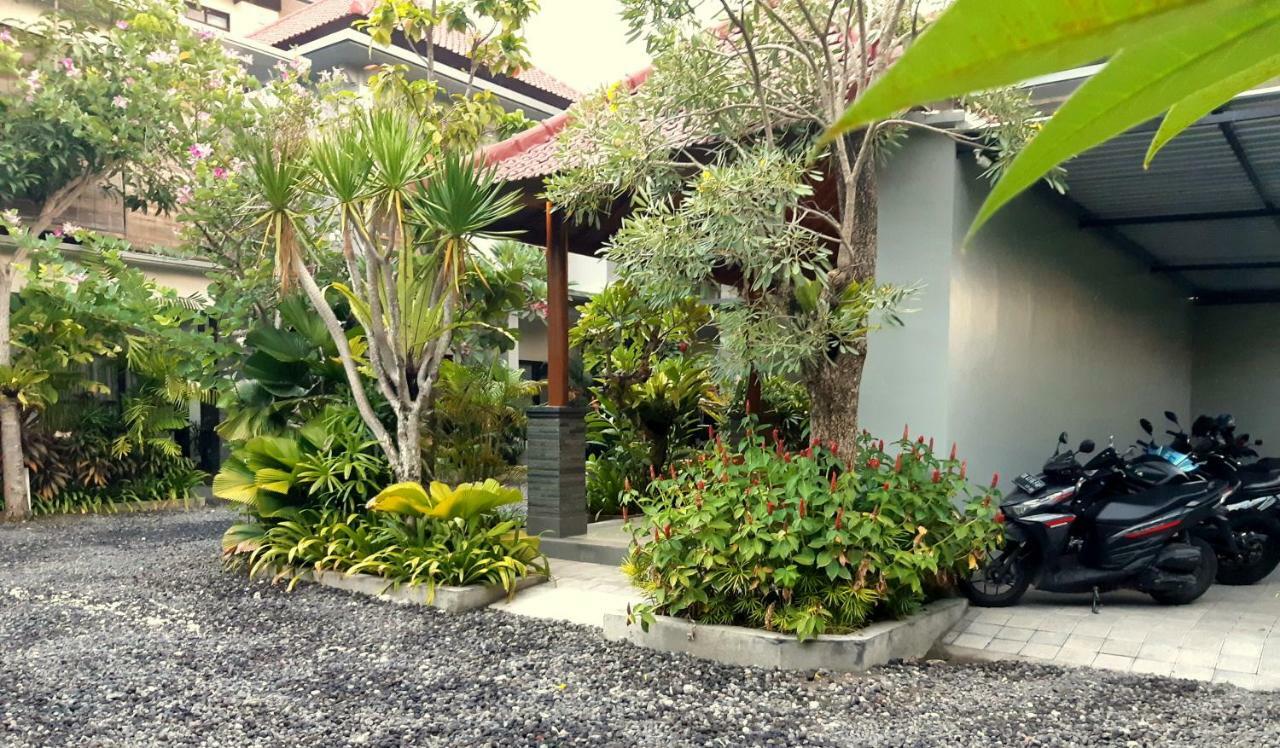 Hotel The New Moon Seminyak Esterno foto