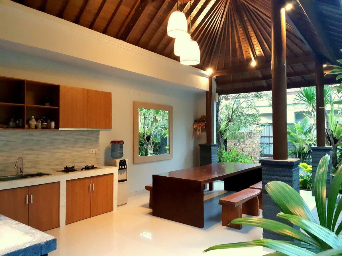 Hotel The New Moon Seminyak Esterno foto