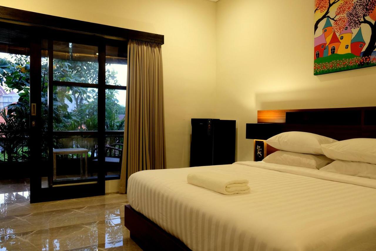 Hotel The New Moon Seminyak Esterno foto