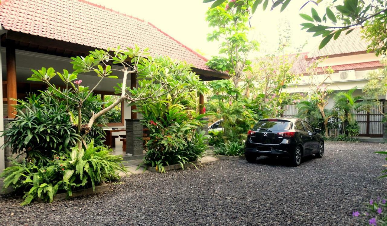 Hotel The New Moon Seminyak Esterno foto