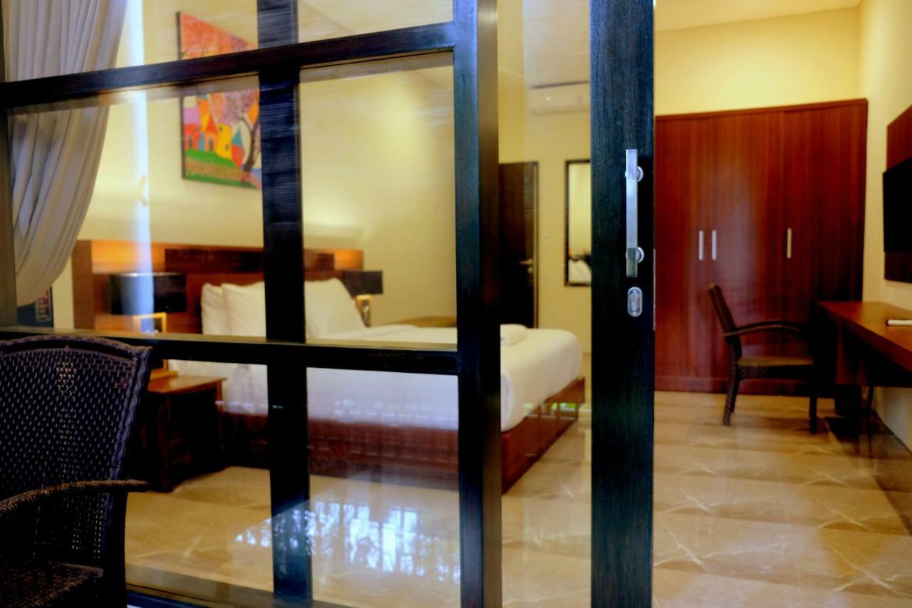 Hotel The New Moon Seminyak Esterno foto