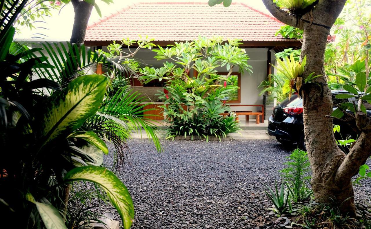 Hotel The New Moon Seminyak Esterno foto