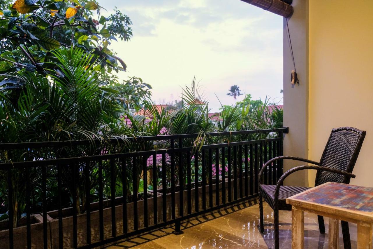 Hotel The New Moon Seminyak Esterno foto
